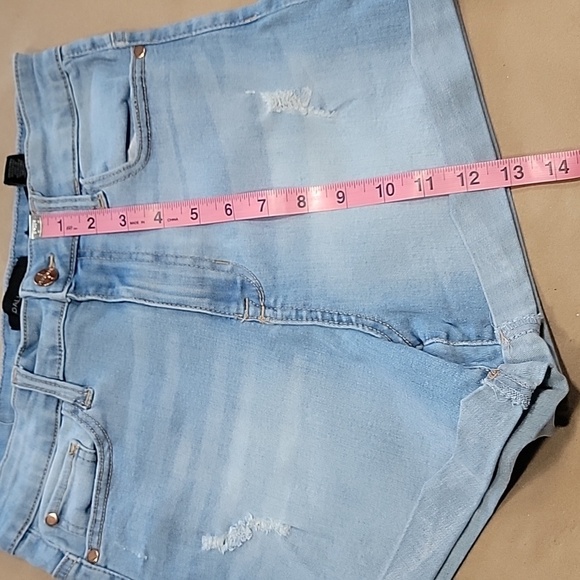 Kendall + Kylie Size 9/29 The Icon Short, Medium Light Wash Denim Shorts - Picture 5 of 11